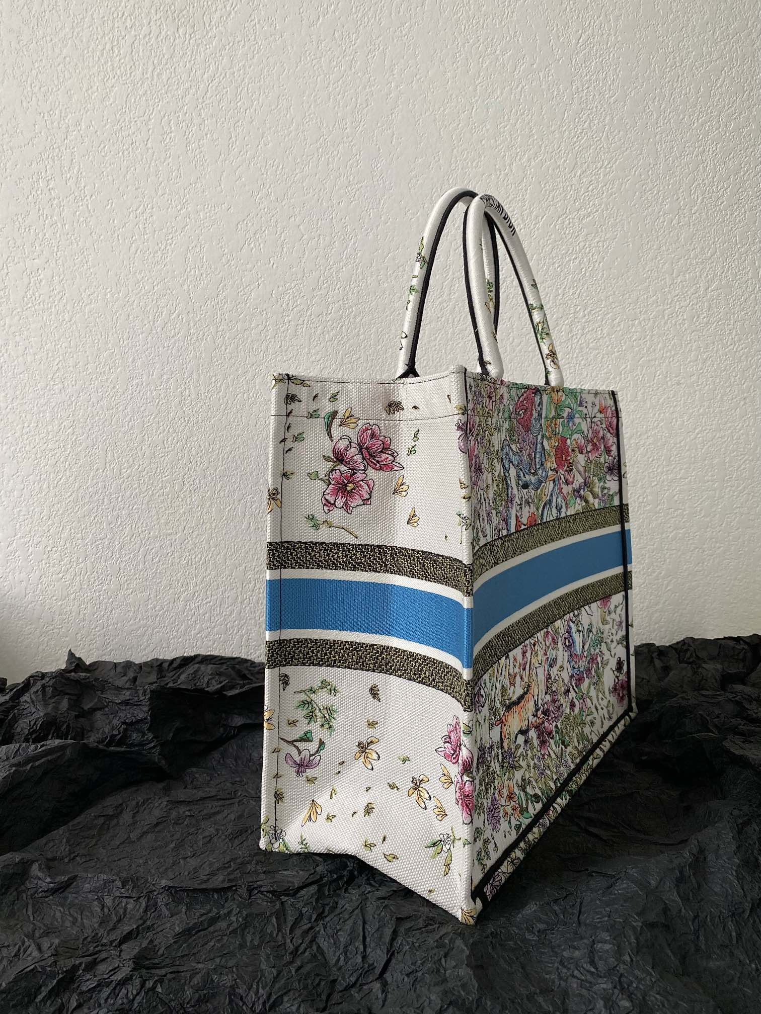 1704717314.9026uGnAGlDRkSDIOR BOOK TOTE M1286 8.jpg