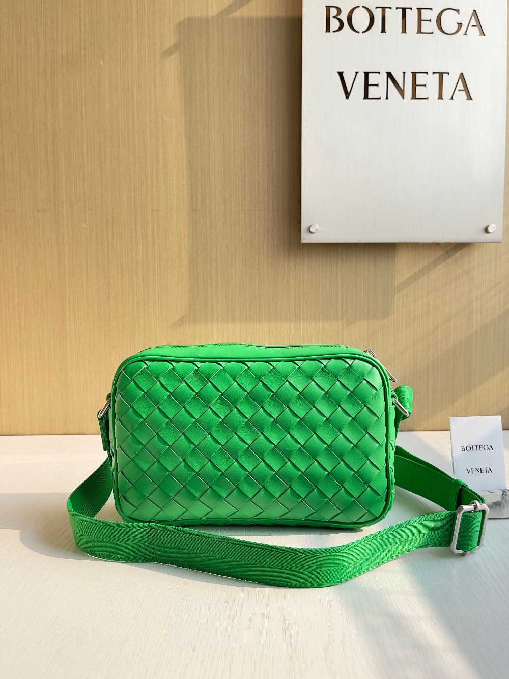 보테가베네타 Bottega Veneta 710048 클래식 인트레치아토 스몰 카메라 백 25cm