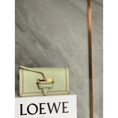 로에베 Loewe 크로스 백 19CM