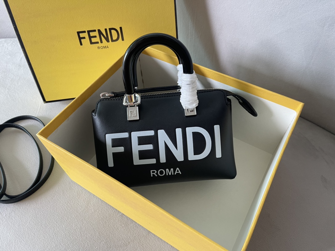 Fendi 펜디 바이더웨이 카프스킨 미니 보스턴백 20.5cm