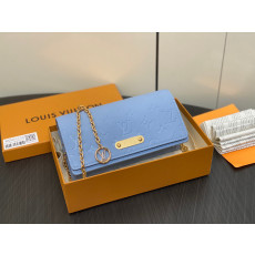 LOUIS VUITTON 루이비통 월릿 온 체인 릴리 M82509